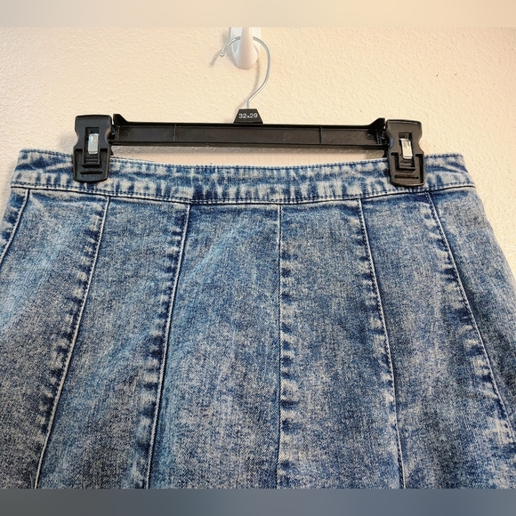 No Boundaries Classic Blue Denim Pleated A-line Mini Skirt Zip Back Sz Small - Picture 4 of 8